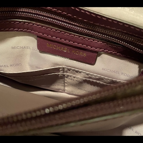 Michael Kors Gold chain and leather shoulder bag - Picture 10 of 13